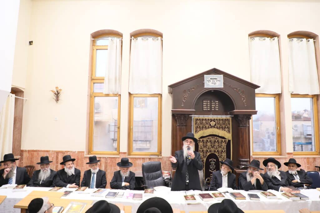 מעמד קבלת פני רבו בהשתתפות רבנים דיינים ראשי ישיבות ות"ח נכבדים