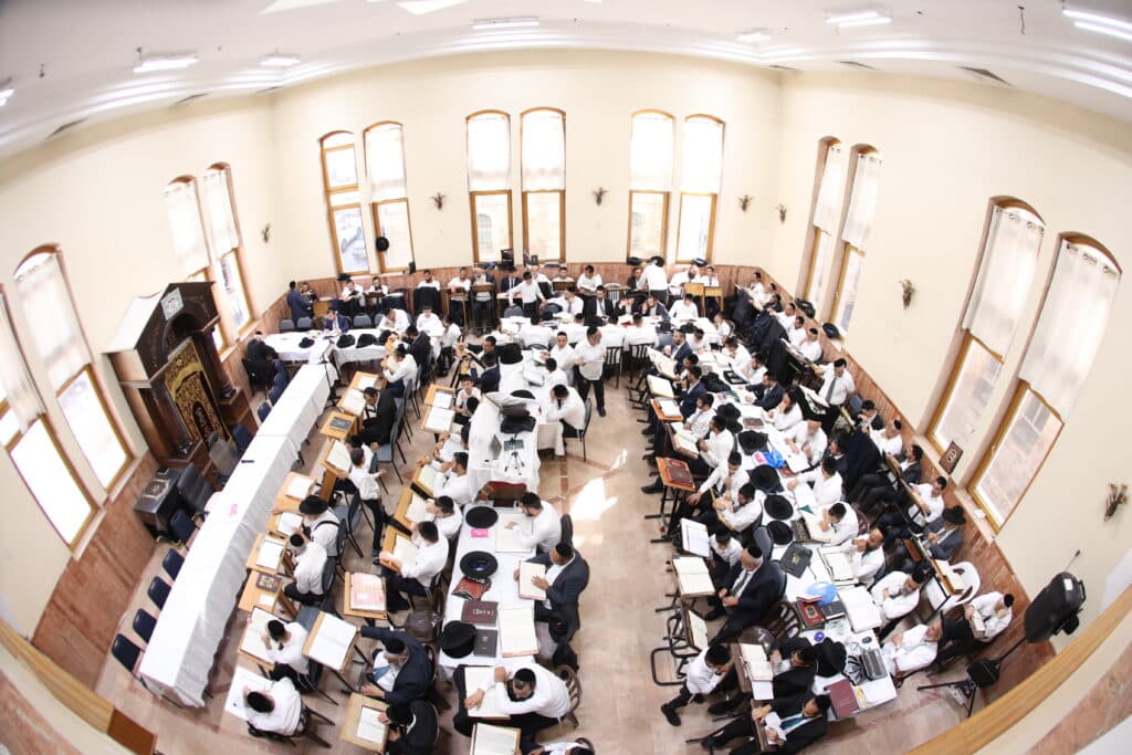 מעמד קבלת פני רבו בהשתתפות רבנים דיינים ראשי ישיבות ות"ח נכבדים