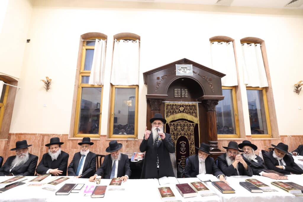 מעמד קבלת פני רבו בהשתתפות רבנים דיינים ראשי ישיבות ות"ח נכבדים