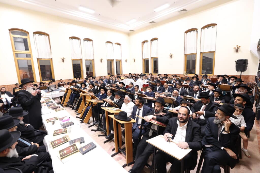 מעמד קבלת פני רבו בהשתתפות רבנים דיינים ראשי ישיבות ות"ח נכבדים