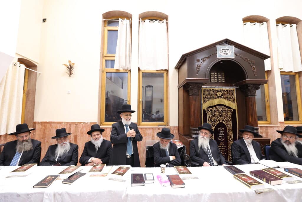 מעמד קבלת פני רבו בהשתתפות רבנים דיינים ראשי ישיבות ות"ח נכבדים