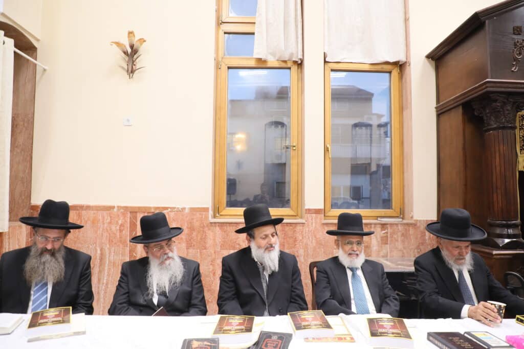 מעמד קבלת פני רבו בהשתתפות רבנים דיינים ראשי ישיבות ות"ח נכבדים