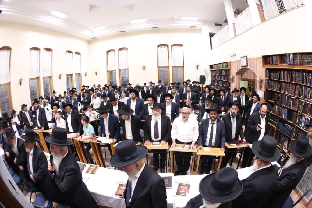 מעמד קבלת פני רבו בהשתתפות רבנים דיינים ראשי ישיבות ות"ח נכבדים