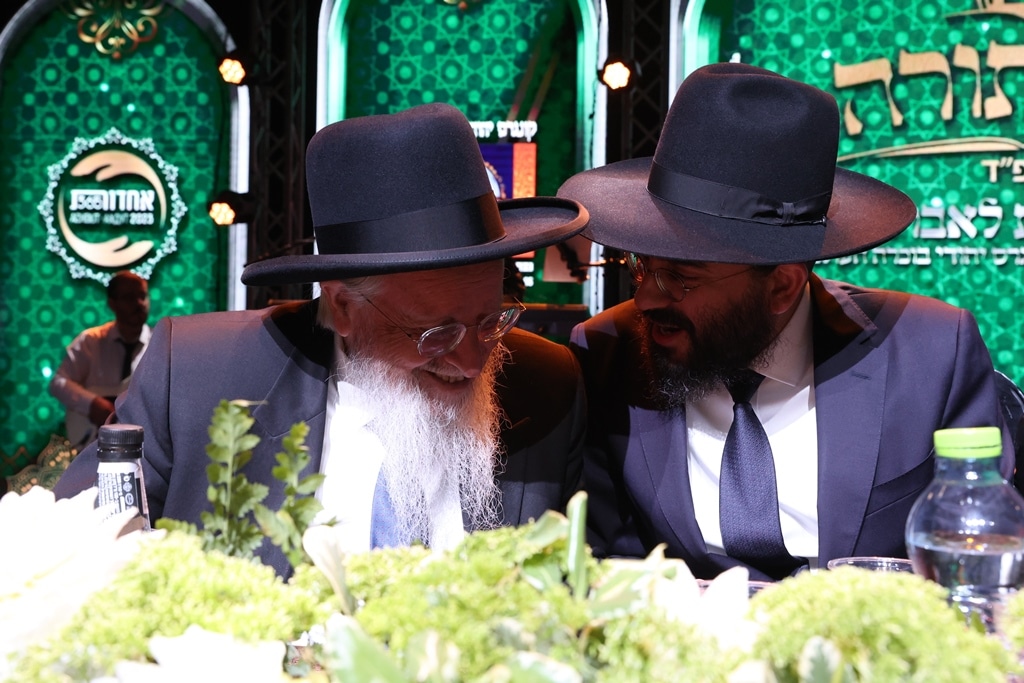 הגדולים הגיעו לכבד את לומדי התורה מהעדה הבוכרית • גלריה