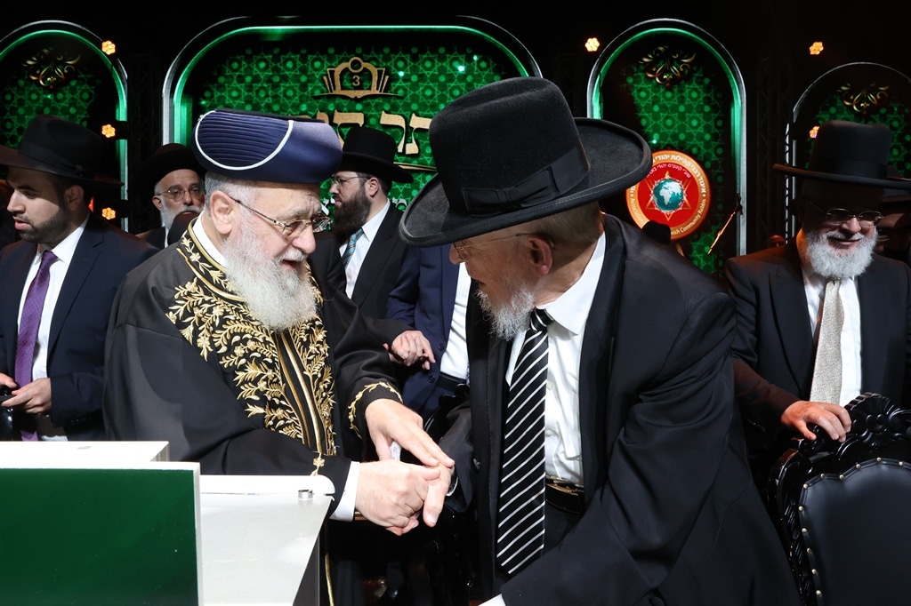 הגדולים הגיעו לכבד את לומדי התורה מהעדה הבוכרית • גלריה