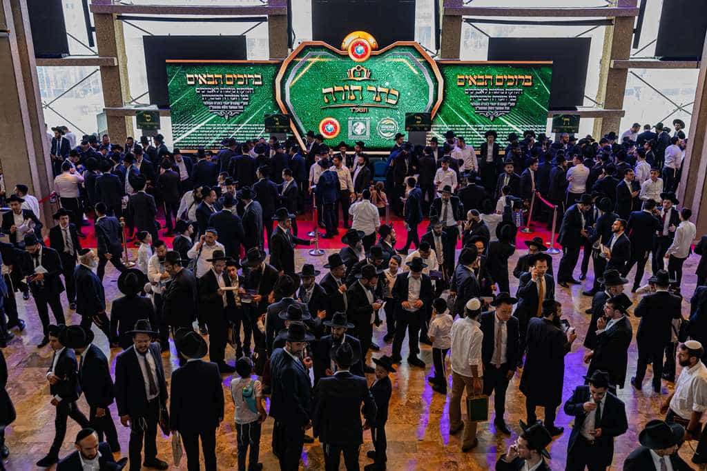 הגדולים הגיעו לכבד את לומדי התורה מהעדה הבוכרית • גלריה