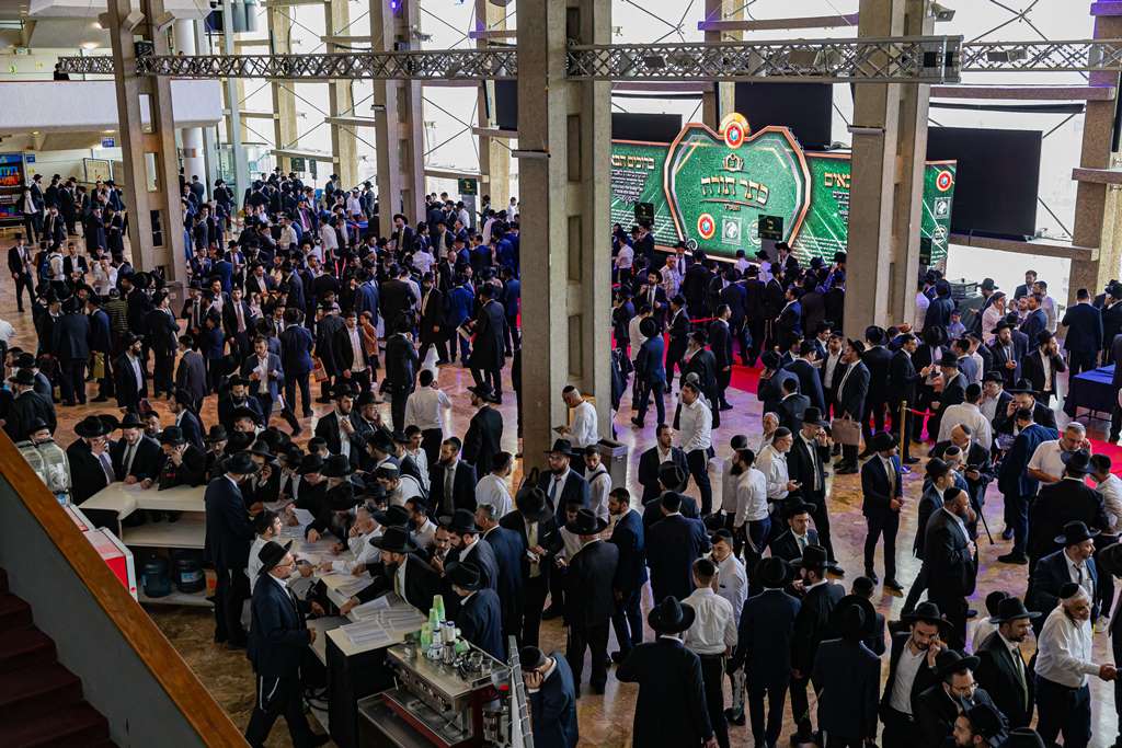 הגדולים הגיעו לכבד את לומדי התורה מהעדה הבוכרית • גלריה