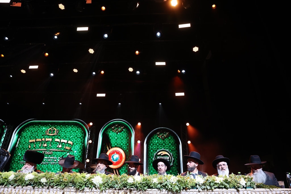 הגדולים הגיעו לכבד את לומדי התורה מהעדה הבוכרית • גלריה