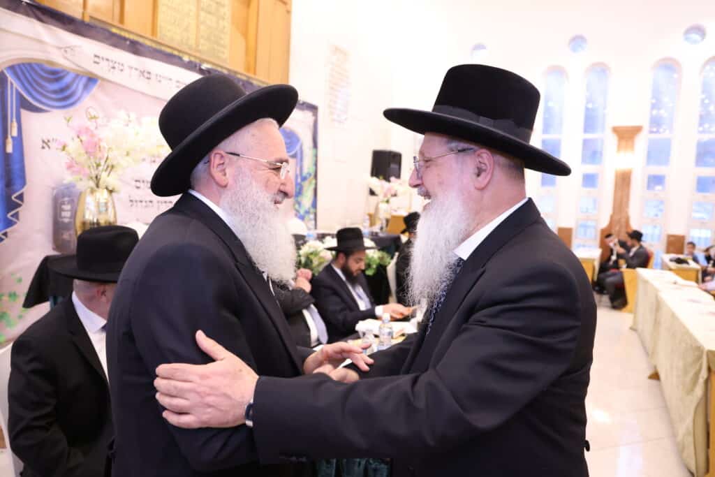 גדולי עולם הדיינות והרבנות במעמד לכבודו של זקן חברי בית הדין