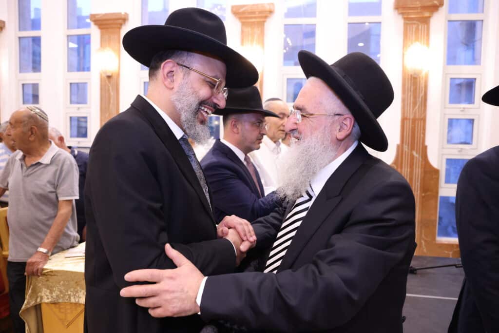 גדולי עולם הדיינות והרבנות במעמד לכבודו של זקן חברי בית הדין