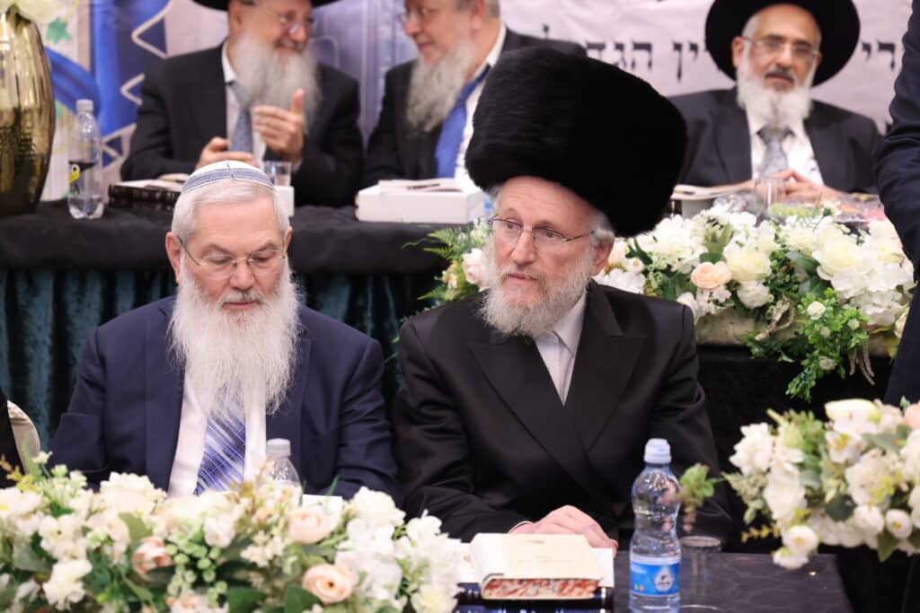 גדולי עולם הדיינות והרבנות במעמד לכבודו של זקן חברי בית הדין