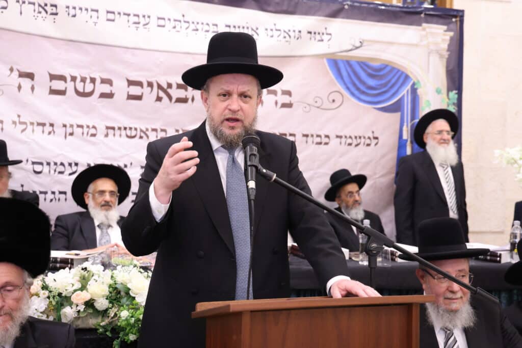 גדולי עולם הדיינות והרבנות במעמד לכבודו של זקן חברי בית הדין