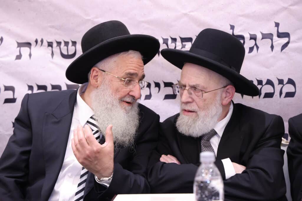 גדולי עולם הדיינות והרבנות במעמד לכבודו של זקן חברי בית הדין