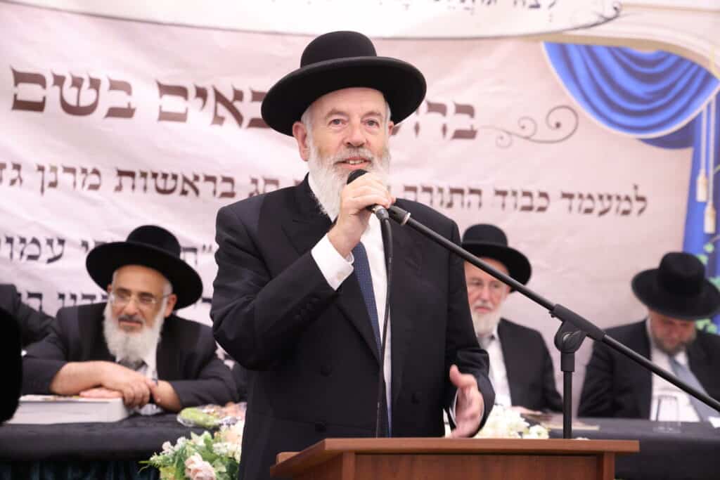 גדולי עולם הדיינות והרבנות במעמד לכבודו של זקן חברי בית הדין