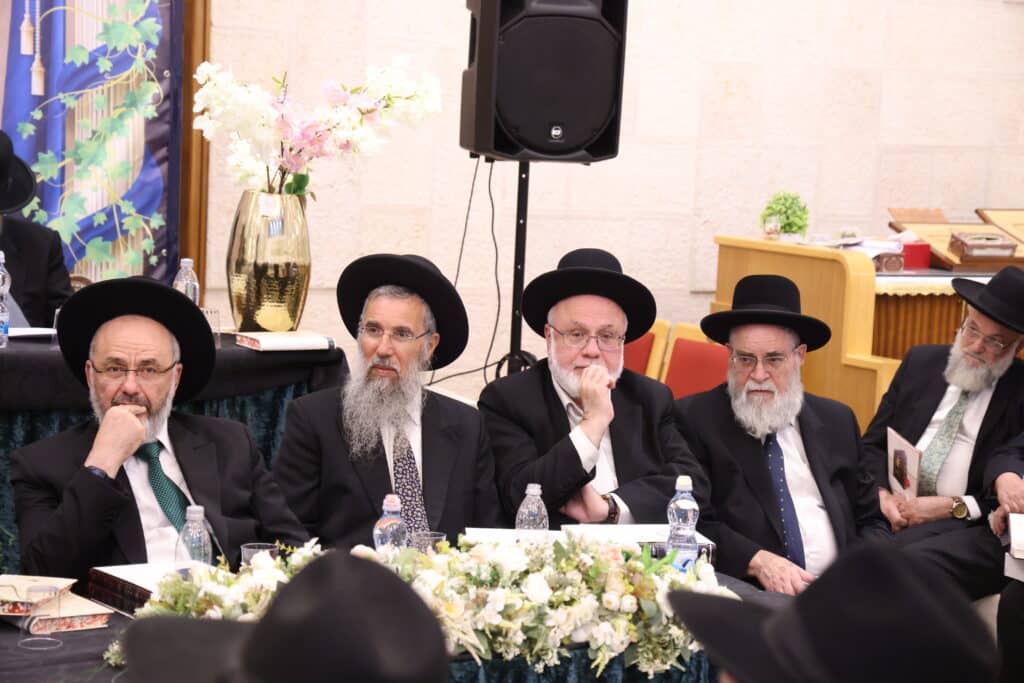 גדולי עולם הדיינות והרבנות במעמד לכבודו של זקן חברי בית הדין