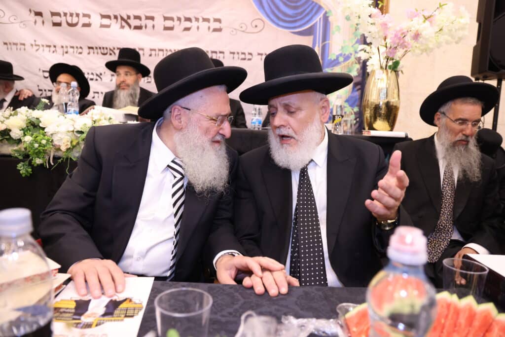 גדולי עולם הדיינות והרבנות במעמד לכבודו של זקן חברי בית הדין