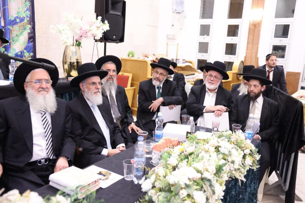 גדולי עולם הדיינות והרבנות במעמד לכבודו של זקן חברי בית הדין