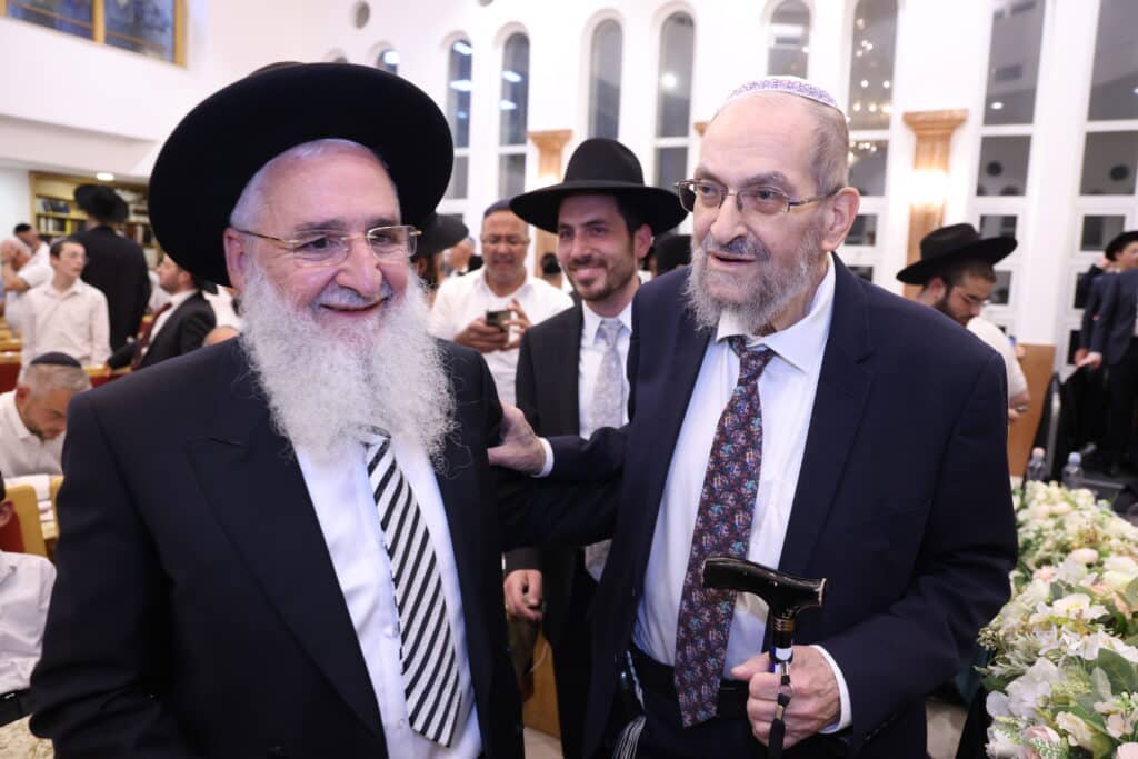 גדולי עולם הדיינות והרבנות במעמד לכבודו של זקן חברי בית הדין