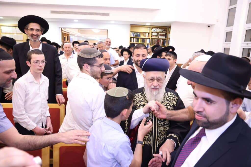 גדולי עולם הדיינות והרבנות במעמד לכבודו של זקן חברי בית הדין