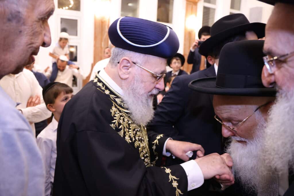 גדולי עולם הדיינות והרבנות במעמד לכבודו של זקן חברי בית הדין