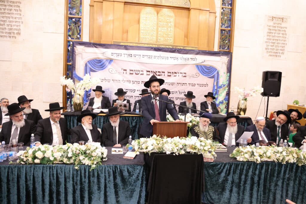 גדולי עולם הדיינות והרבנות במעמד לכבודו של זקן חברי בית הדין