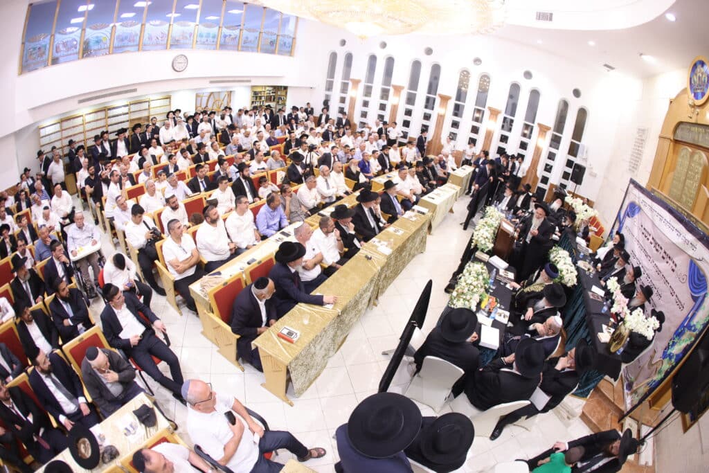 גדולי עולם הדיינות והרבנות במעמד לכבודו של זקן חברי בית הדין