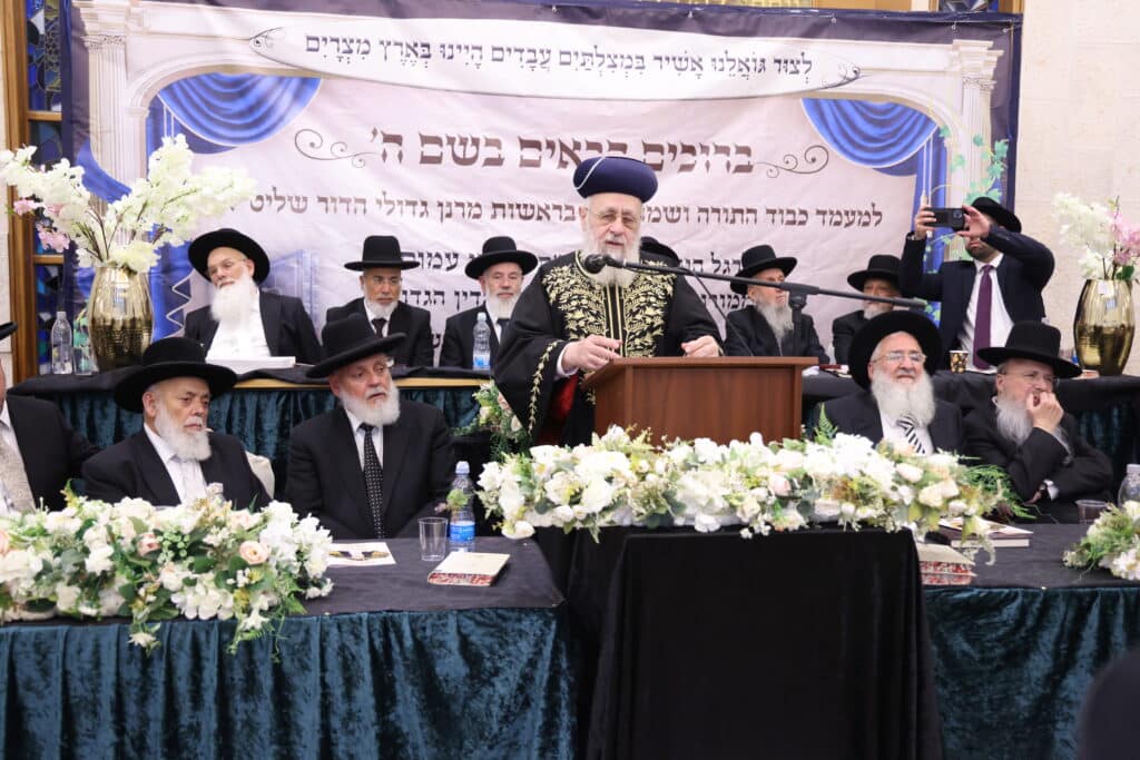 גדולי עולם הדיינות והרבנות במעמד לכבודו של זקן חברי בית הדין