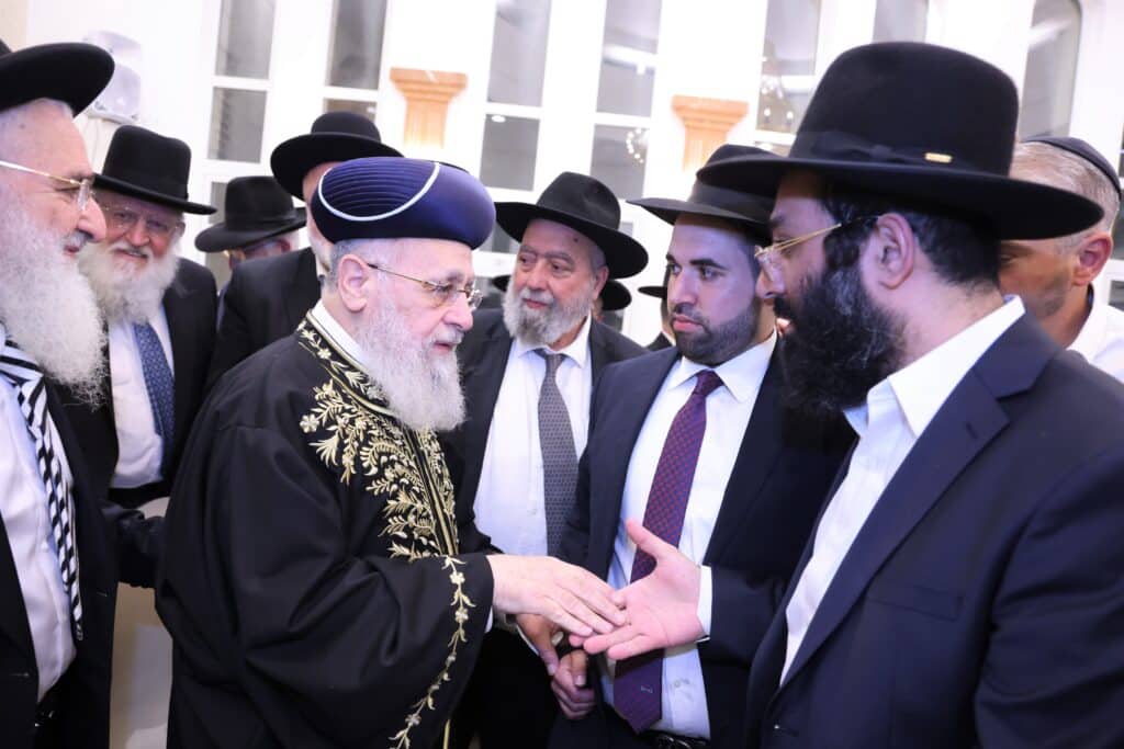 גדולי עולם הדיינות והרבנות במעמד לכבודו של זקן חברי בית הדין