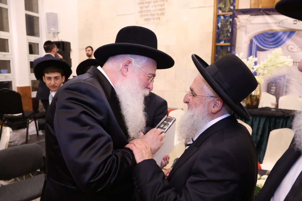 גדולי עולם הדיינות והרבנות במעמד לכבודו של זקן חברי בית הדין