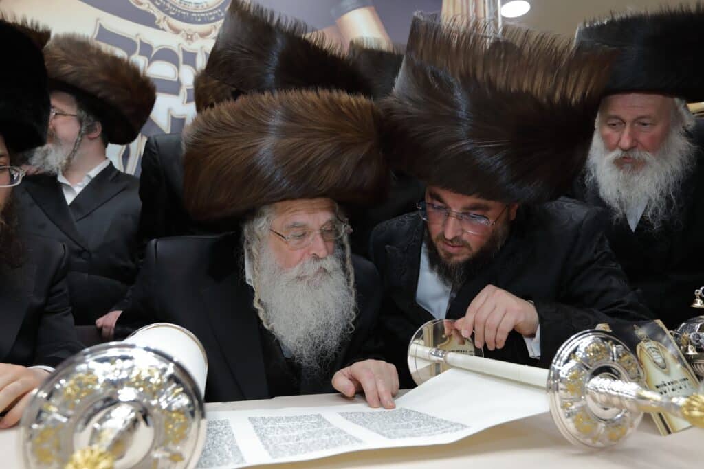 גלריה: מעמד הכנסת ספר תורה בחצר הקודש נדבורנה ירושלים