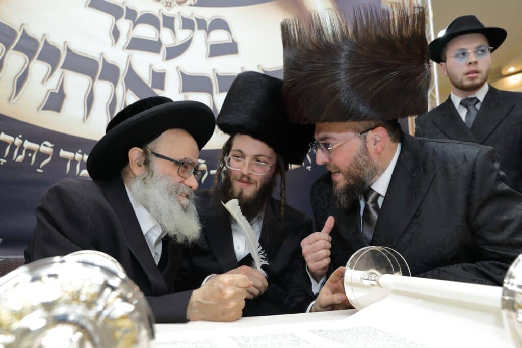 גלריה: מעמד הכנסת ספר תורה בחצר הקודש נדבורנה ירושלים