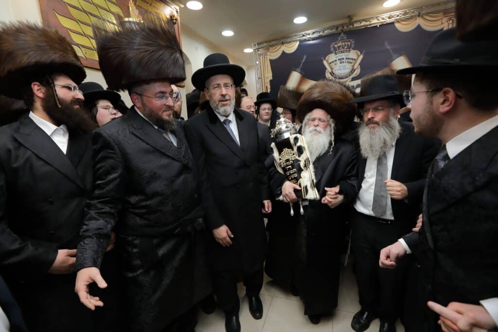 גלריה: מעמד הכנסת ספר תורה בחצר הקודש נדבורנה ירושלים