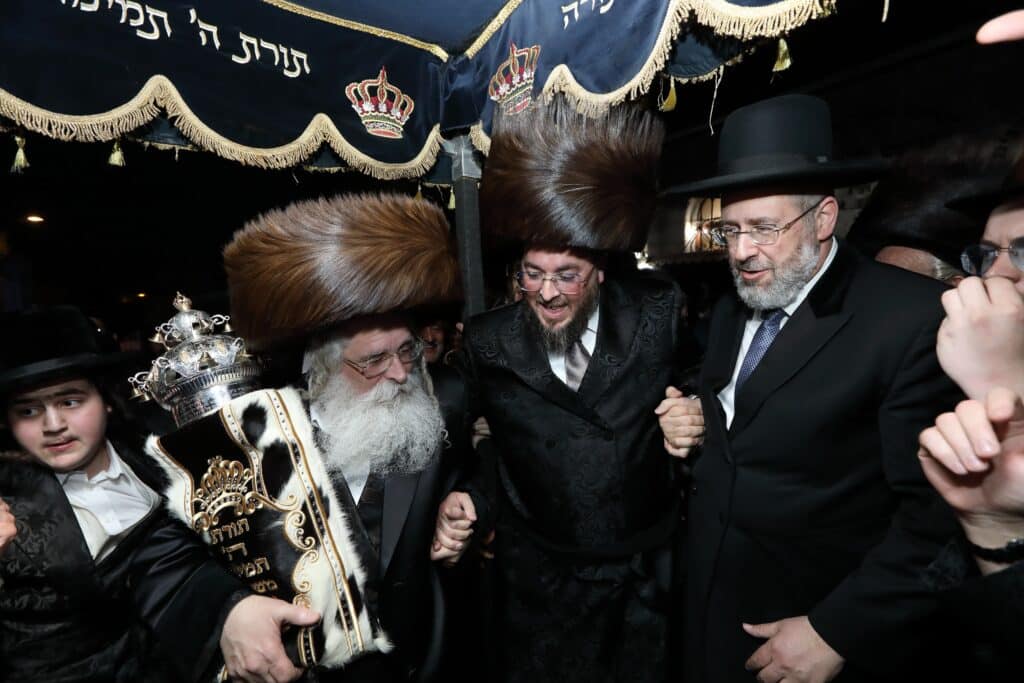 גלריה: מעמד הכנסת ספר תורה בחצר הקודש נדבורנה ירושלים