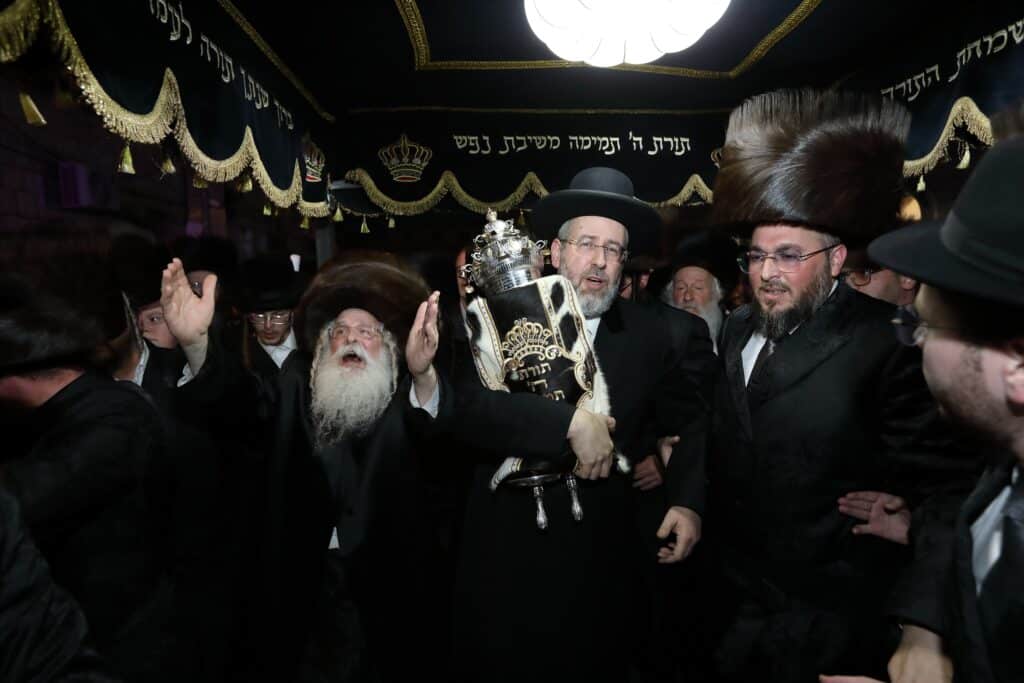 גלריה: מעמד הכנסת ספר תורה בחצר הקודש נדבורנה ירושלים