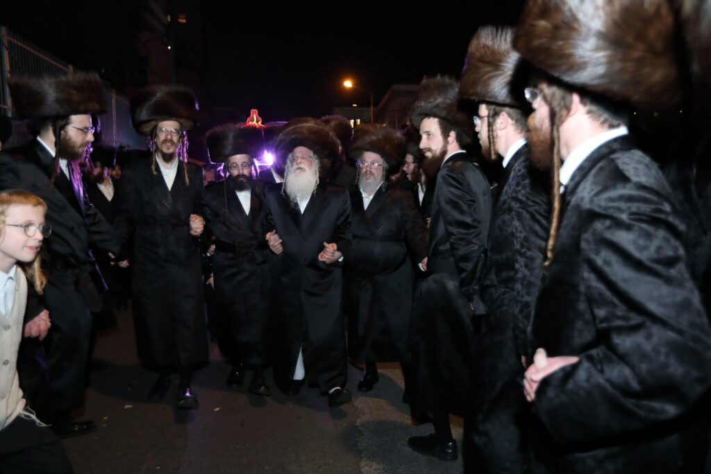 גלריה: מעמד הכנסת ספר תורה בחצר הקודש נדבורנה ירושלים