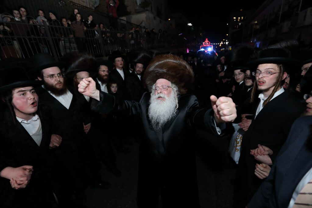 גלריה: מעמד הכנסת ספר תורה בחצר הקודש נדבורנה ירושלים