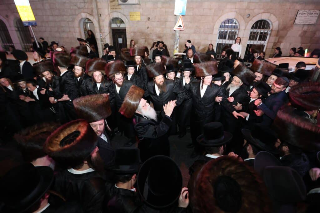 גלריה: מעמד הכנסת ספר תורה בחצר הקודש נדבורנה ירושלים