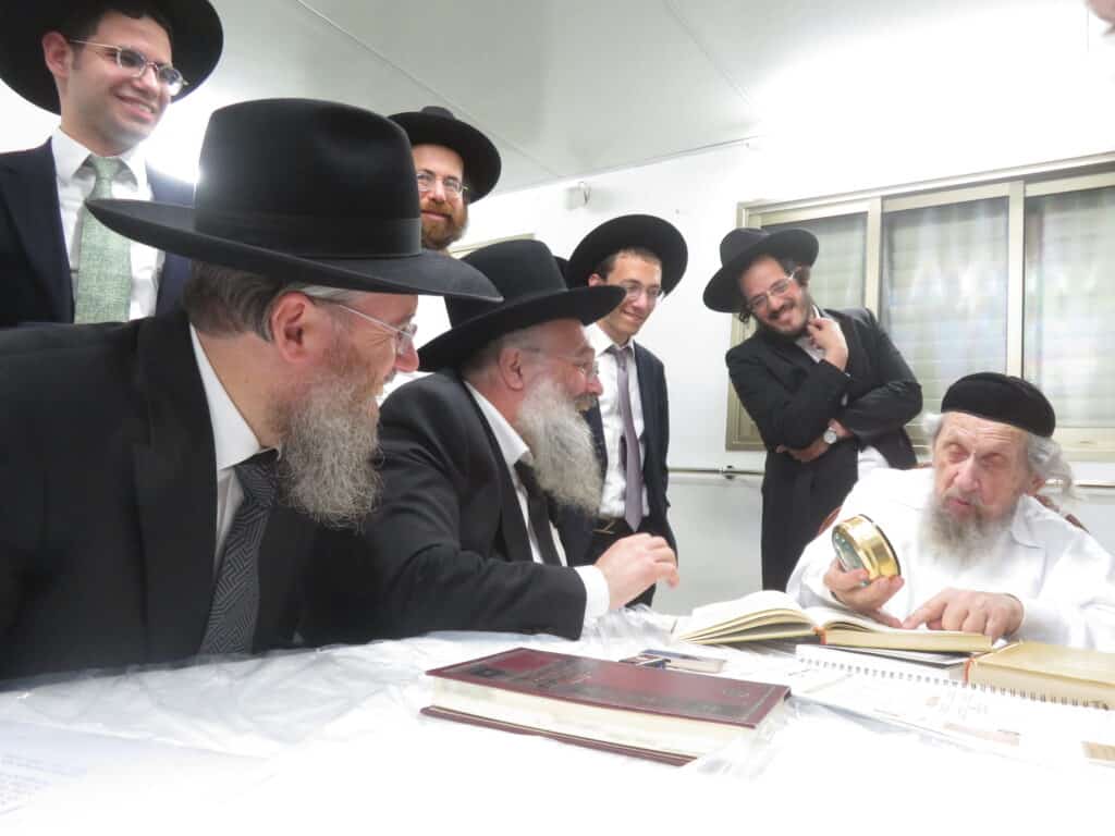 הקבלת פני רבו: רבי מרדכי בונם זילברברג בביקור אצל גדולי ישראל