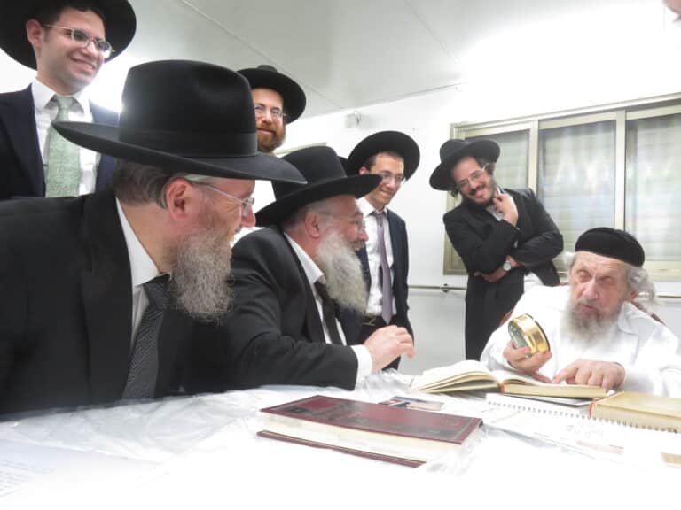 הקבלת פני רבו: רבי מרדכי בונם זילברברג בביקור אצל גדולי ישראל