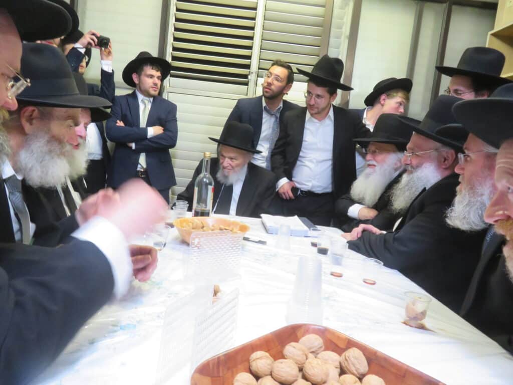 הקבלת פני רבו: רבי מרדכי בונם זילברברג בביקור אצל גדולי ישראל