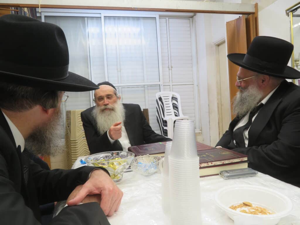 הקבלת פני רבו: רבי מרדכי בונם זילברברג בביקור אצל גדולי ישראל