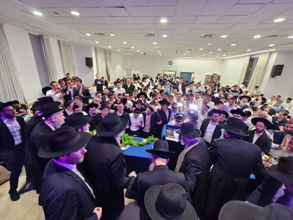 מעמד חיזוק למאות בני ישיבות יוצאי צרפת במעמד גדולי ישראל