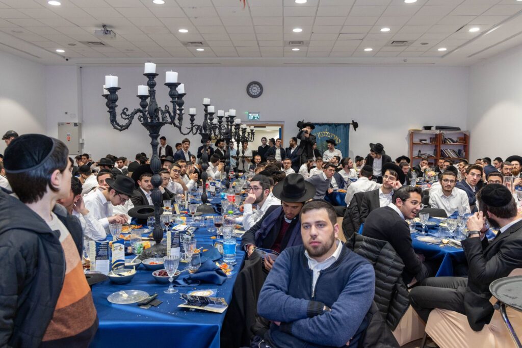 מעמד חיזוק למאות בני ישיבות יוצאי צרפת במעמד גדולי ישראל