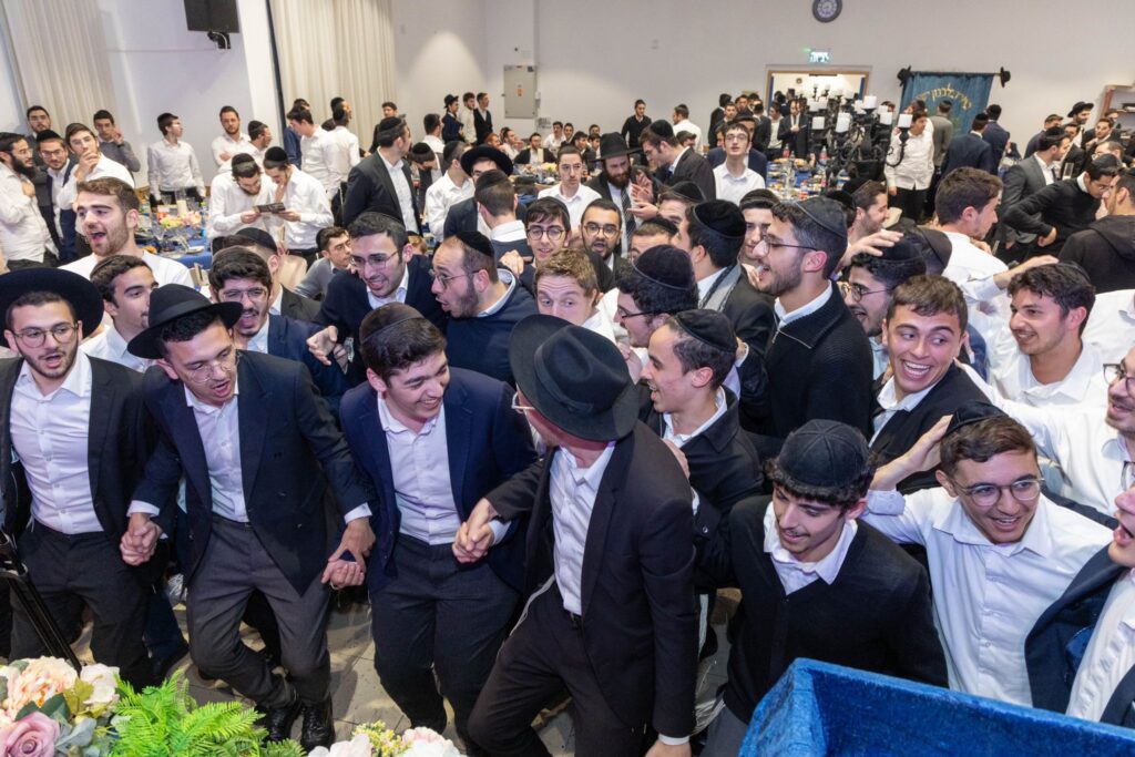 מעמד חיזוק למאות בני ישיבות יוצאי צרפת במעמד גדולי ישראל