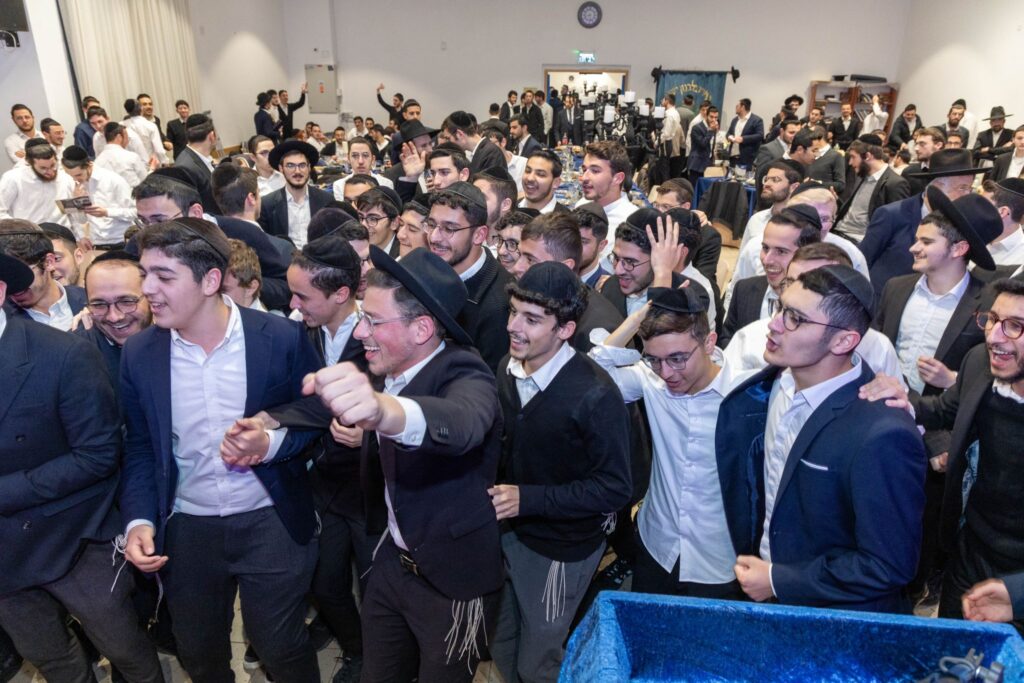 מעמד חיזוק למאות בני ישיבות יוצאי צרפת במעמד גדולי ישראל