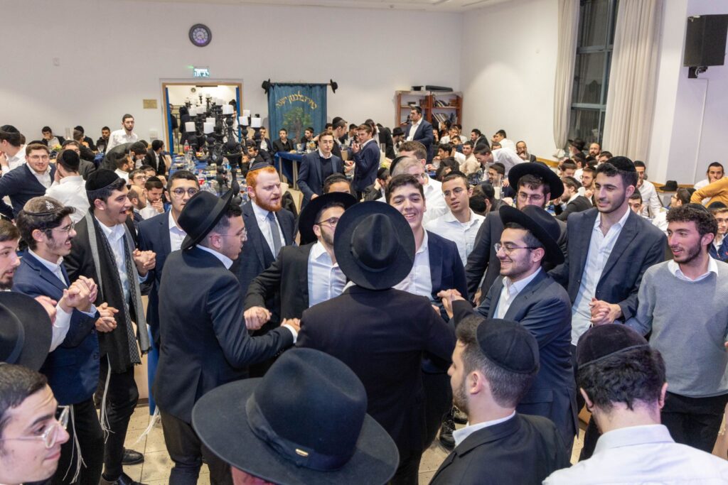 מעמד חיזוק למאות בני ישיבות יוצאי צרפת במעמד גדולי ישראל