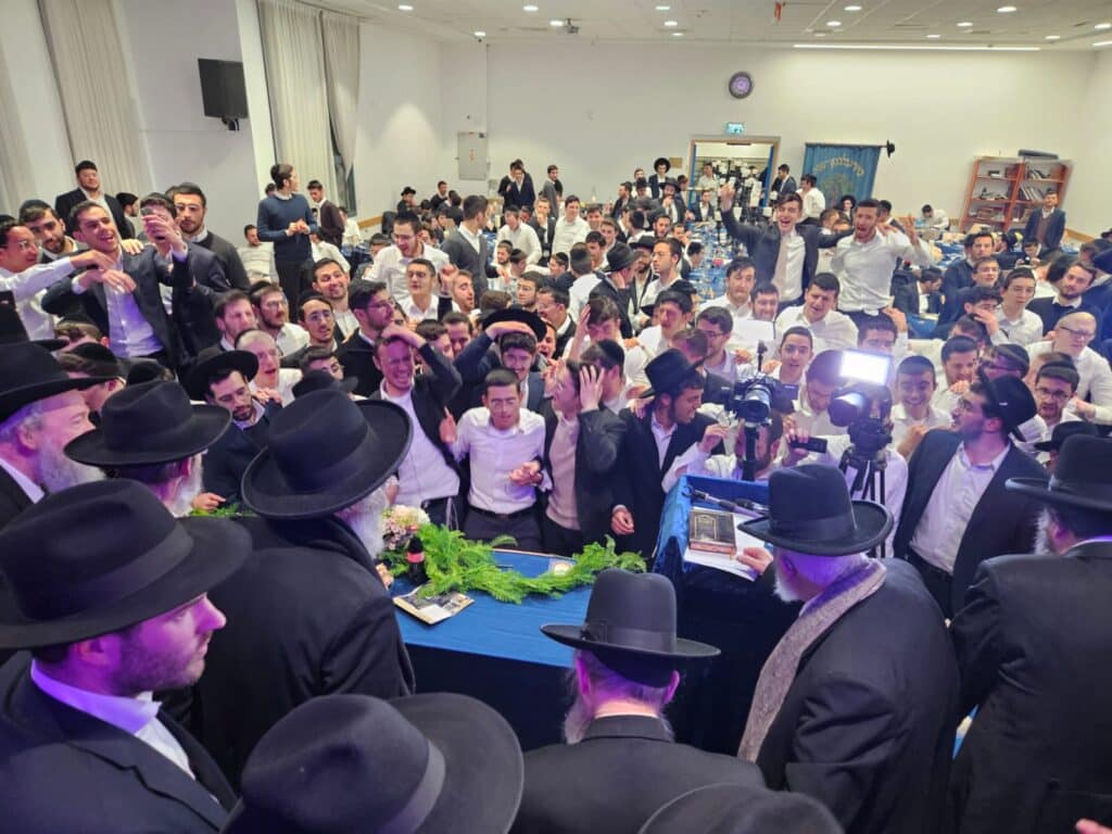 מעמד חיזוק למאות בני ישיבות יוצאי צרפת במעמד גדולי ישראל