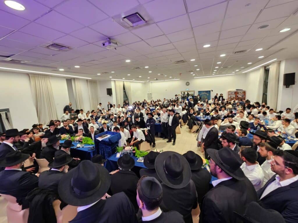 מעמד חיזוק למאות בני ישיבות יוצאי צרפת במעמד גדולי ישראל