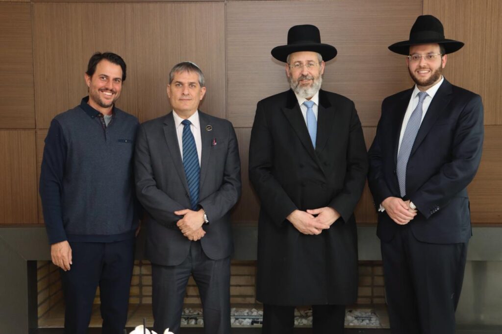 הרב הראשי ביקר בקהילה היהודית בקולומביה
