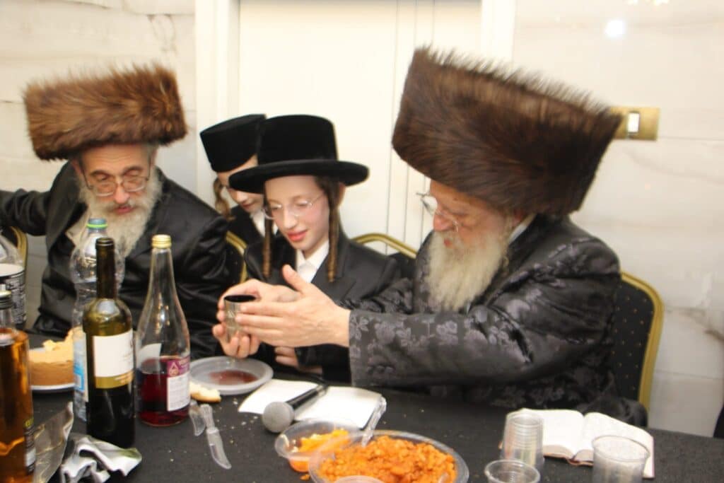 גלריה: שמחת הבר מצוה לנכד האדמו״ר משאץ